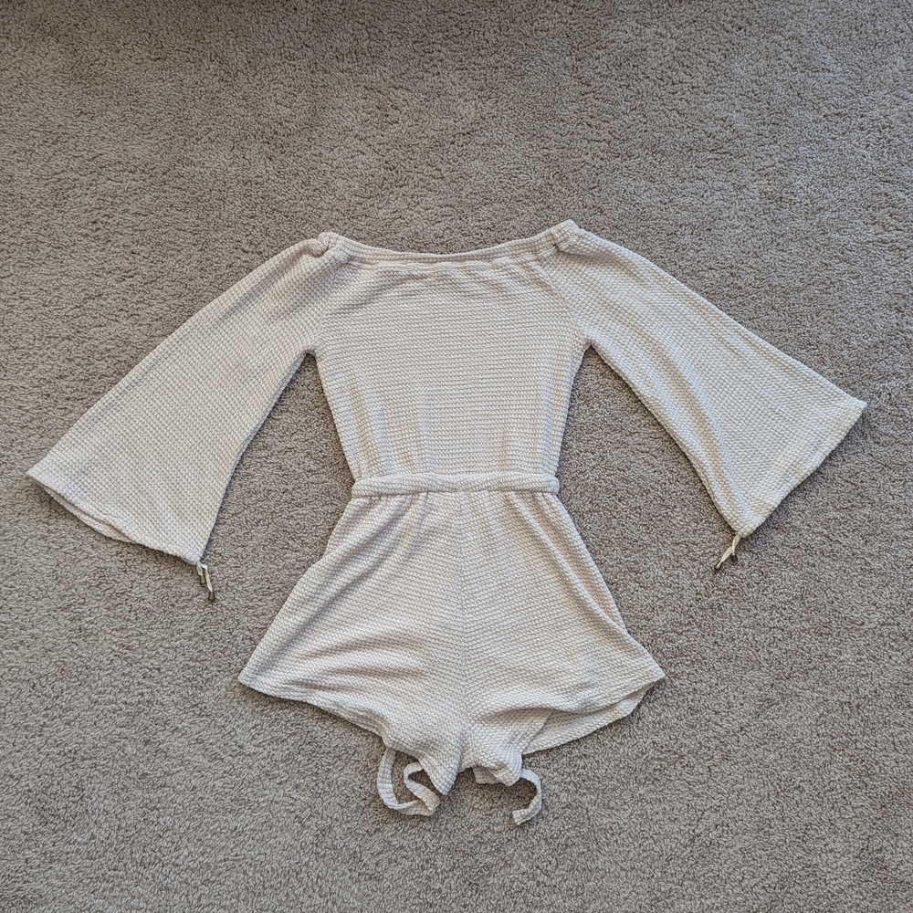 Saints+Secrets Beige Waffle Knit Bell Sleeve Tie Waist Romper Size XS - Picture 2 of 9